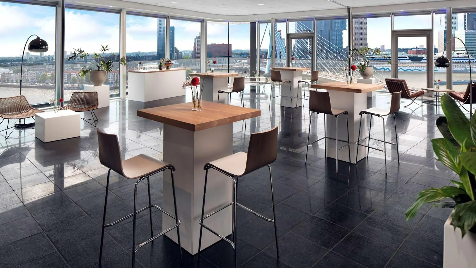 Doubletree By Hilton Rotterdam Centre Otel